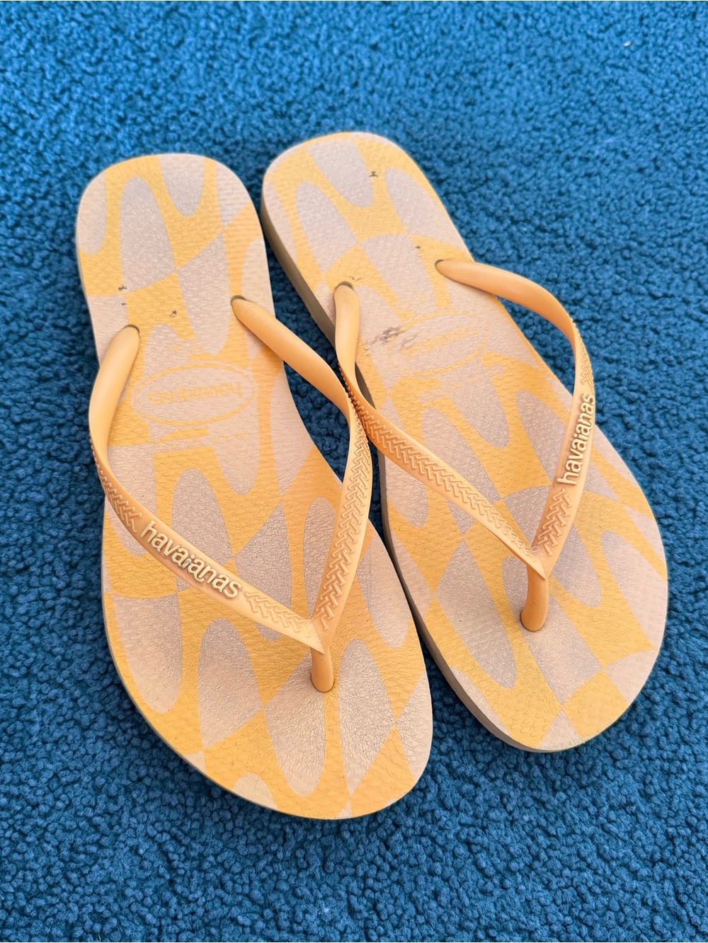 Havaianas Yellow Flip Flops Sandals Size 9 Thin Strap